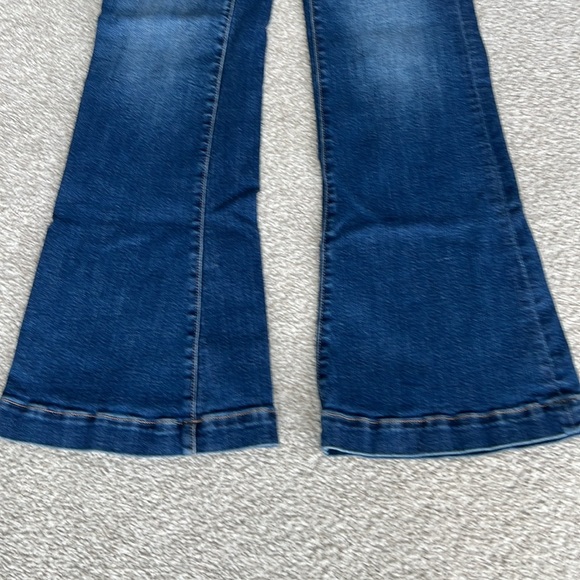 American Eagle Super High Rise Flare Jeans - Picture 2 of 6